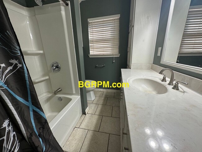 Foto del edificio - 3 Bedroom, 1 Bath, Jacksonville Home