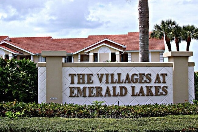 Building Photo - ** SPACIOUS UNFURNISHED 3BR/2BATH CONDO WI...
