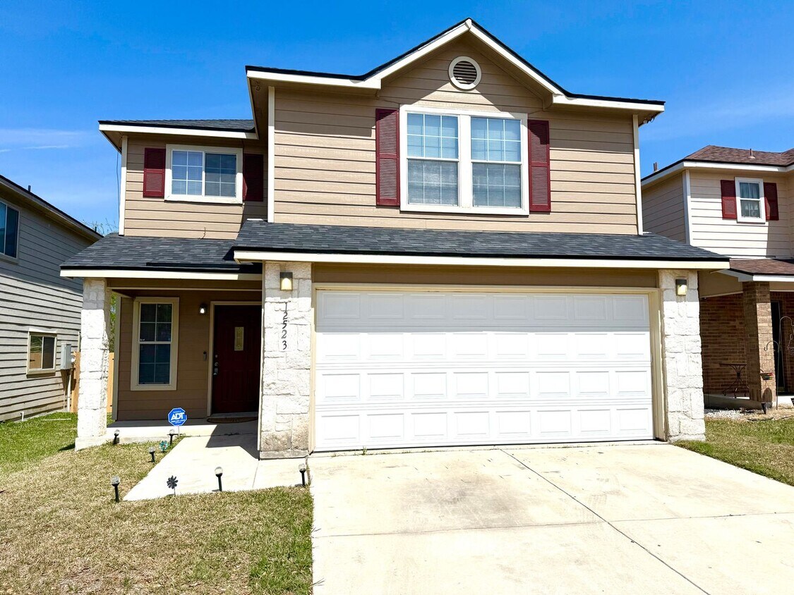 Foto principal - **MOVE-IN SPECIAL** AVAILABLE NOW! Two Sto...