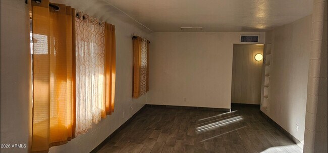 Foto del edificio - 2138 E Turney Ave