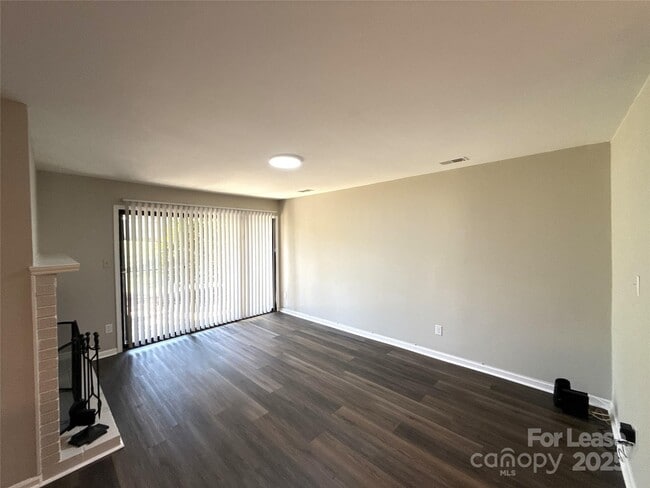 Building Photo - 3621 Willow Point Dr