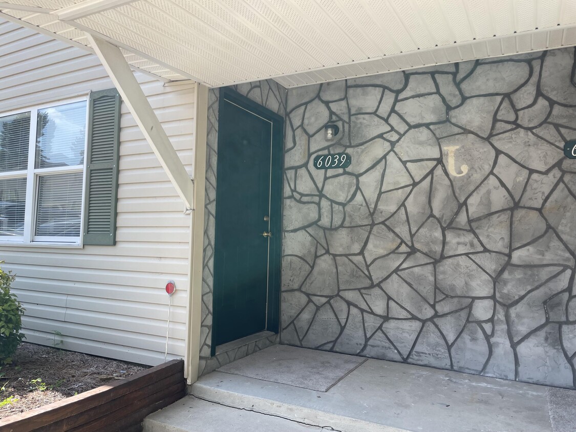 Foto principal - 6039 Springside Ln