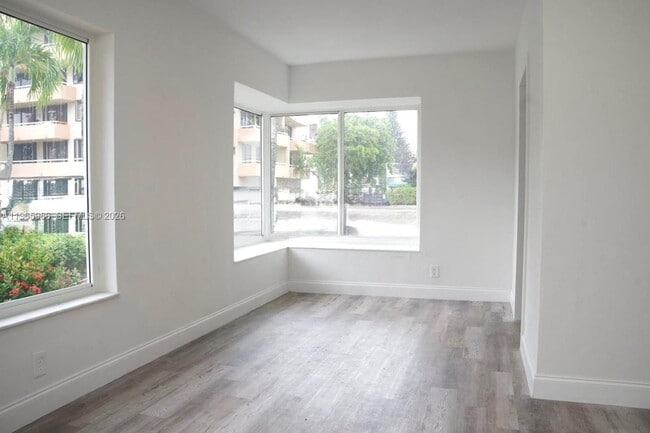 Foto del edificio - 8201 Abbott Ave