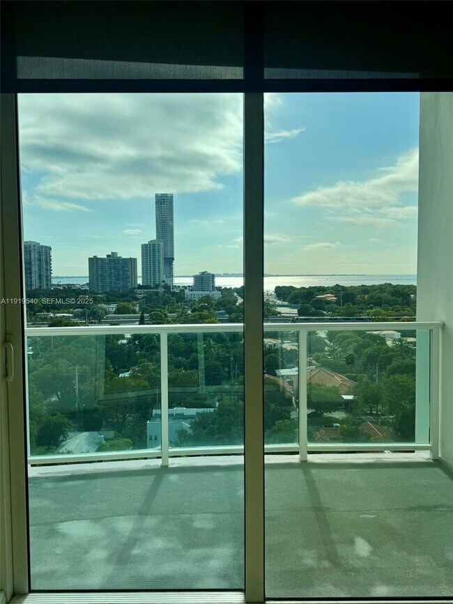 Foto del edificio - 2525 SW 3rd Ave