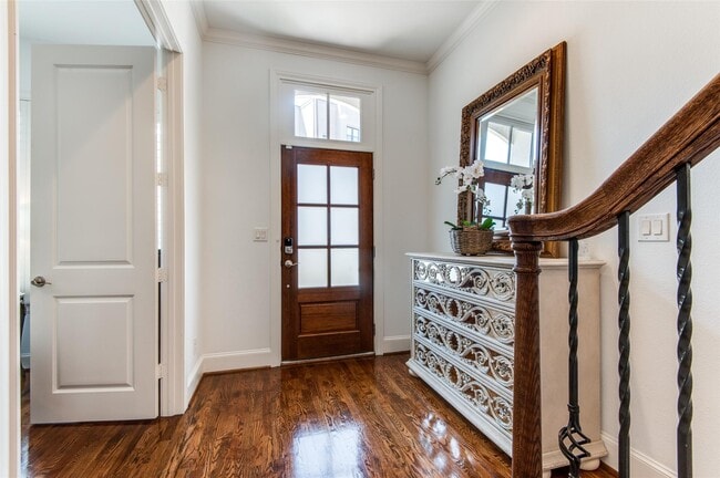 Building Photo - 2135 Marilla St