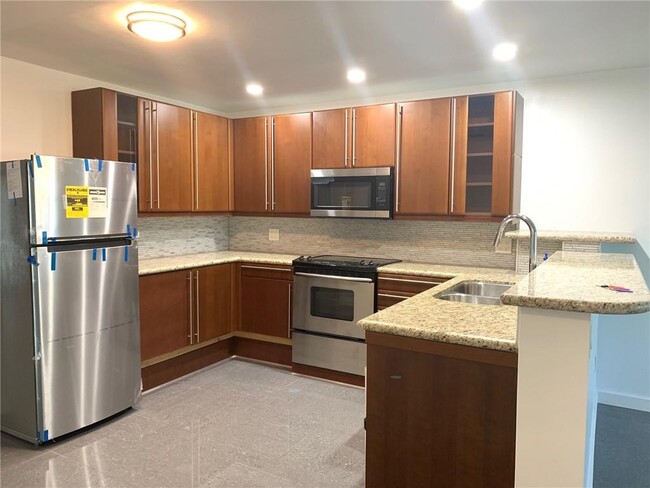 Building Photo - 6220 SW 39th Ct