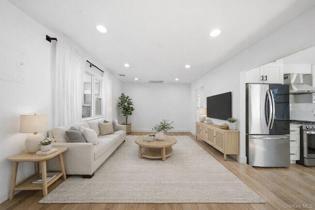 Foto del edificio - 68-21 Cloverdale Ln