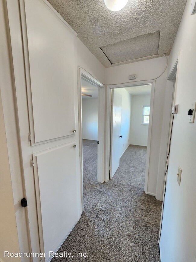 Building Photo - 2 br, 1 bath House - 6405 Athol Ave