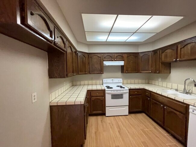 Building Photo - 1119 Hartford Pl
