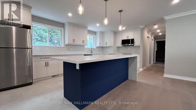 Photo du bâtiment - 758 Botany Hill Crescent