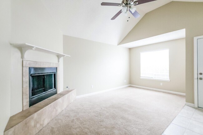 Foto del edificio - 3703 Acorn Dr