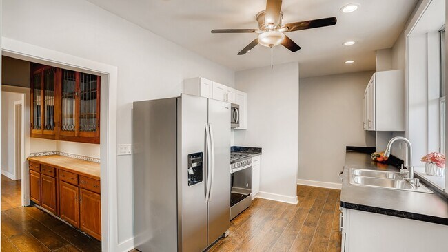 Foto del edificio - 921 W Agatite Ave