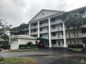 Building Photo - 1715 Whitehall Dr