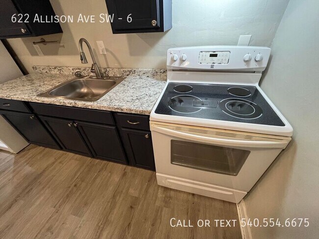 Foto del edificio - 622 Allison Ave SW