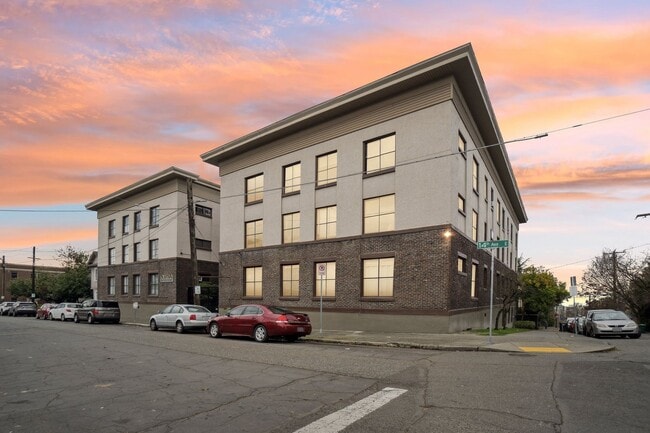 Building Photo - Capitola Apartments