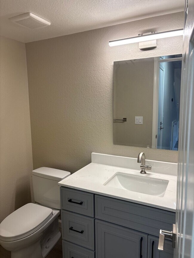 Foto del edificio - 1810 Carneros Cir