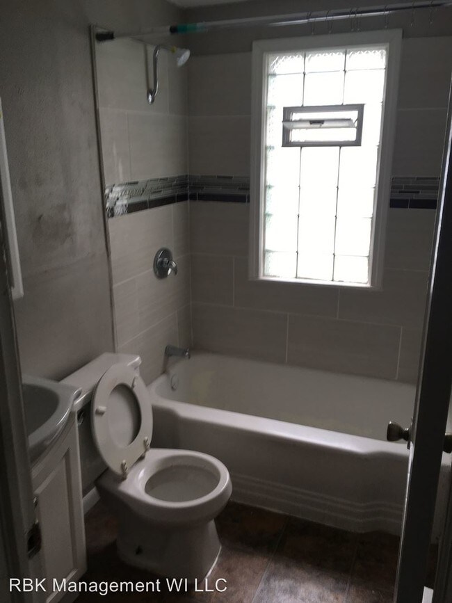 Building Photo - 3 br, 1 bath House - 4655 Montrose Ave