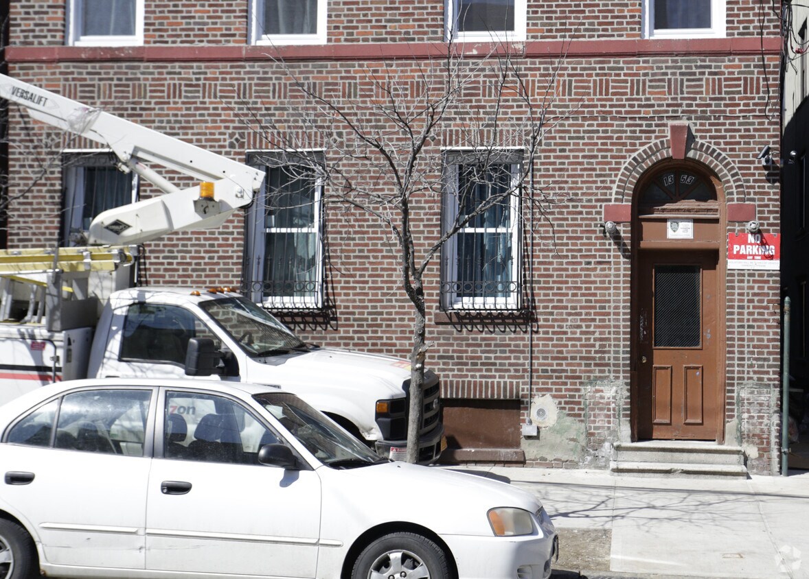 Building Photo - 1353 Teller Ave