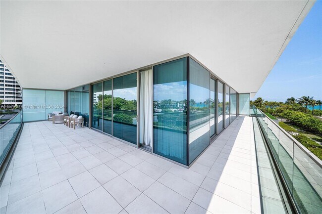 Foto del edificio - 10201 Collins Ave