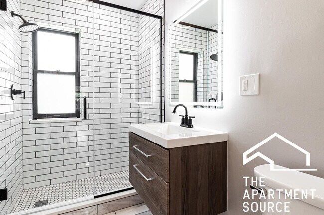 Foto del edificio - 1352 W Carmen Ave