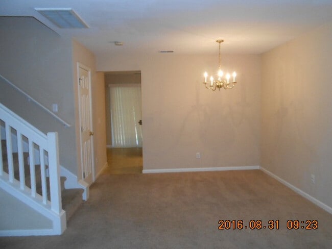 Building Photo - Renovated Three Bedroom Townhome in Townes of Buckwalter