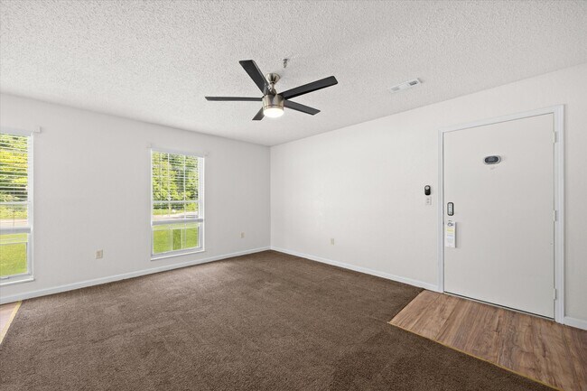 Foto del edificio - 2105 N Keebler Ave