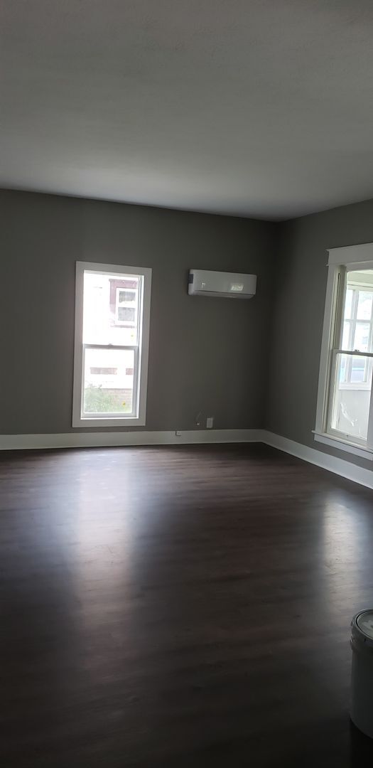 Building Photo - 3 bedroom 1 bath house