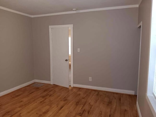 Building Photo - 4717 Willow Dr