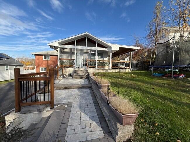 Foto del edificio - 260 French St