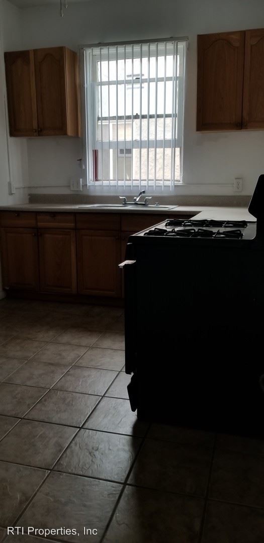 Foto del edificio - 456-460 W Cowles St