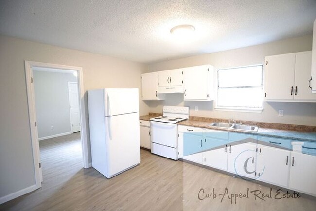 Foto del edificio - First month move in special $450!! 2-bedroom, 1-bath apt Trumann - HUD accepted