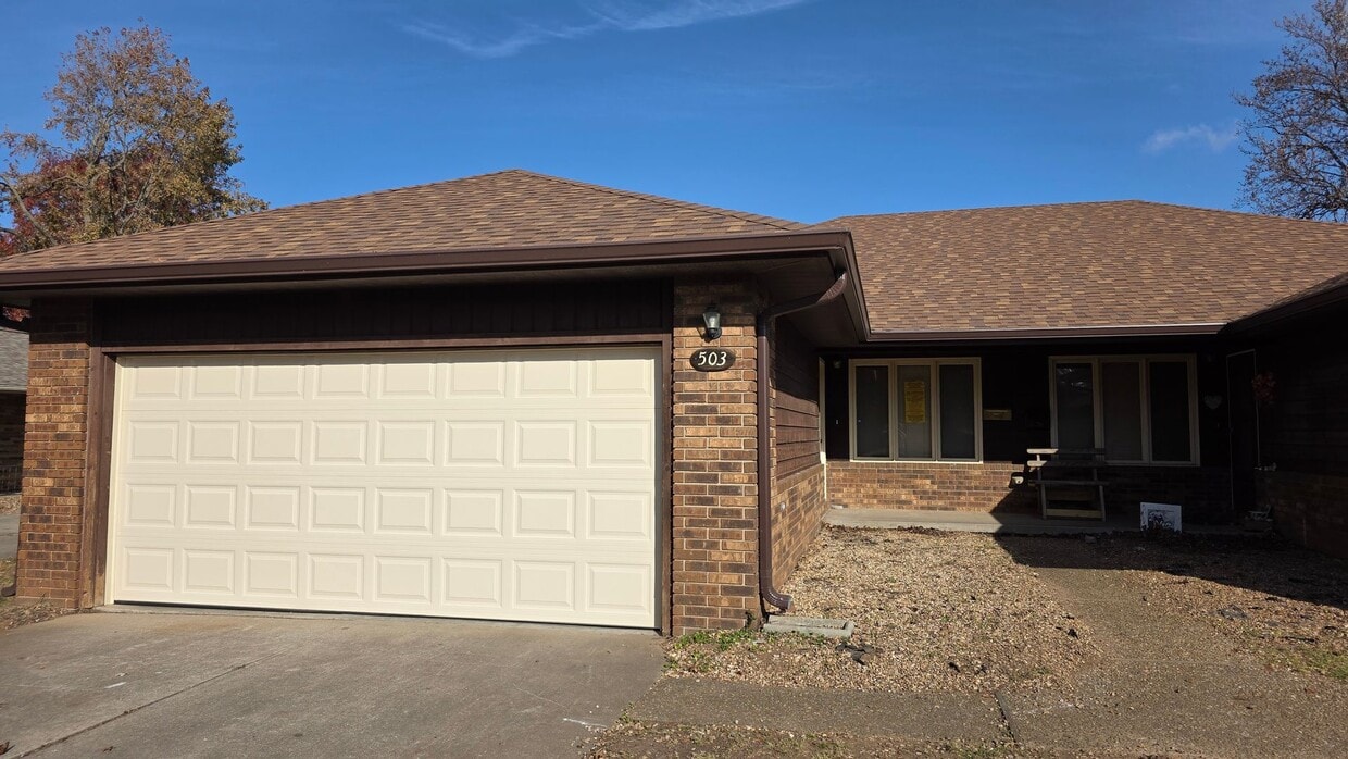 Primary Photo - 503 E Redwood St