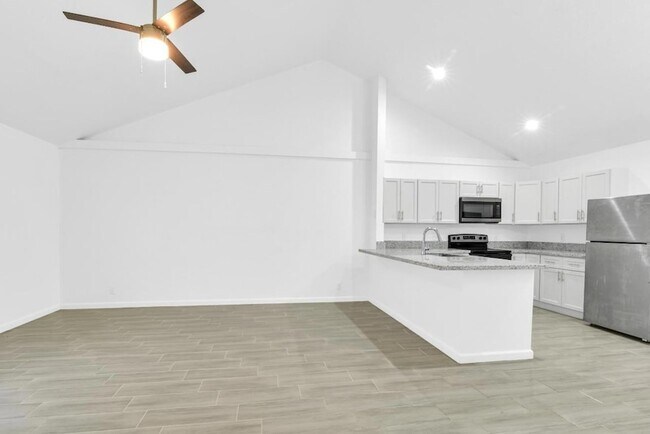 Building Photo - 13737 Yarmouth Dr