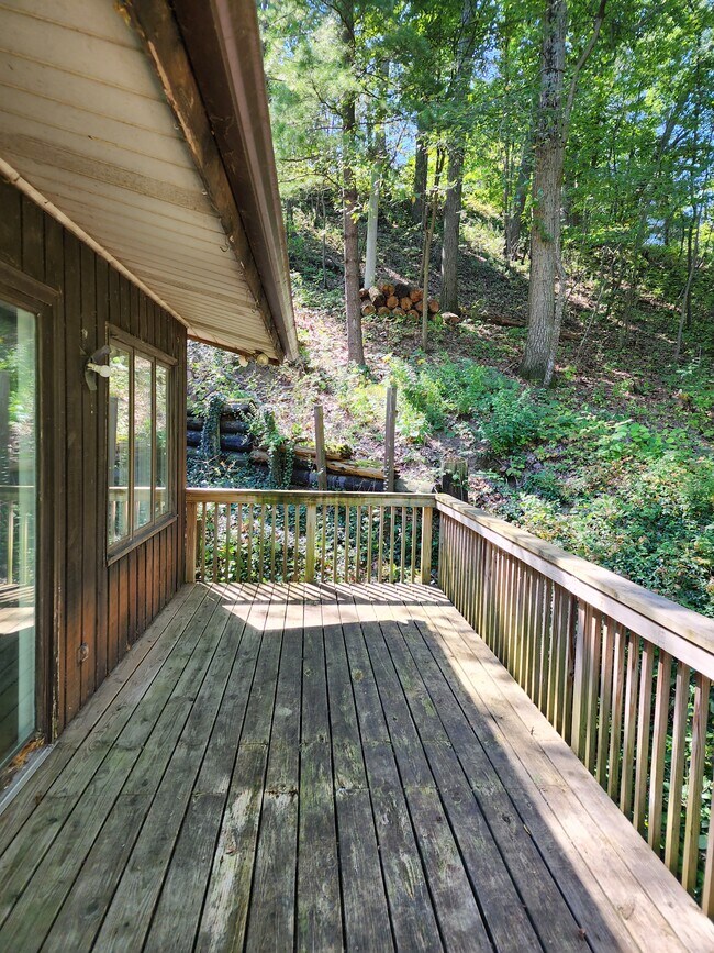 Foto del edificio - 5630 Pineridge Ln