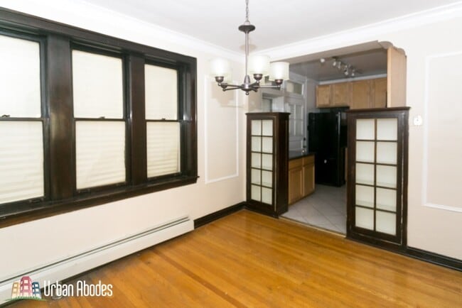 Building Photo - 4515 N Wolcott Ave