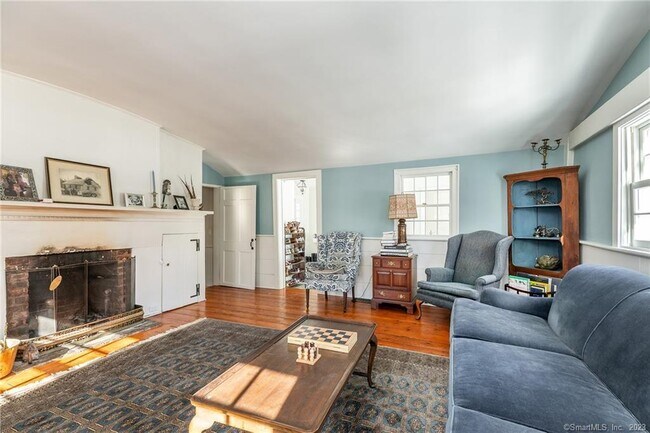 Foto del edificio - 90 Sharon Mountain Rd