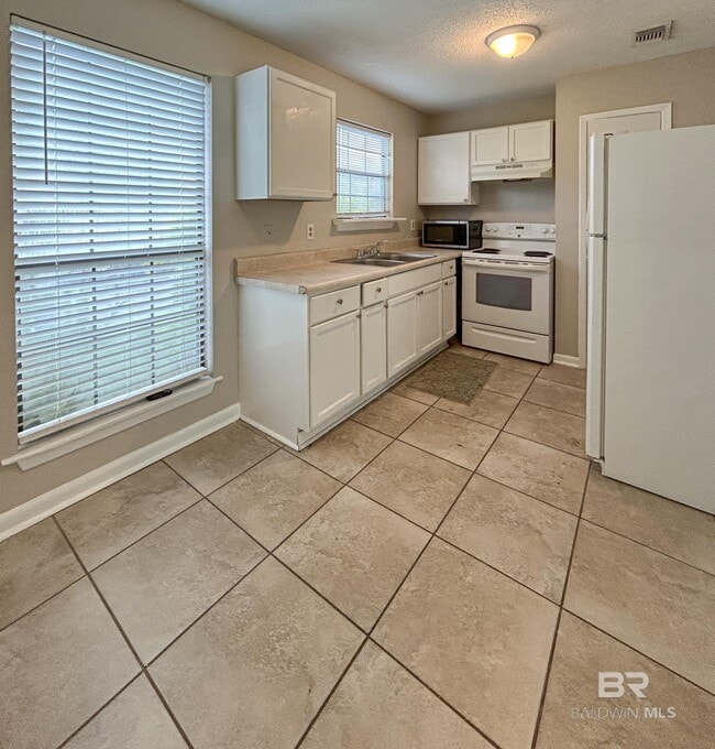 Building Photo - 6410 Schoel Ln
