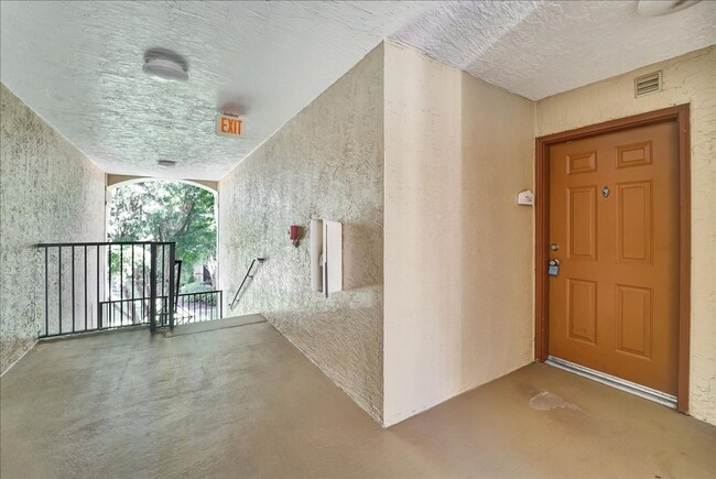 Building Photo - Unfurnished 2 bedroom condo in San Mirage