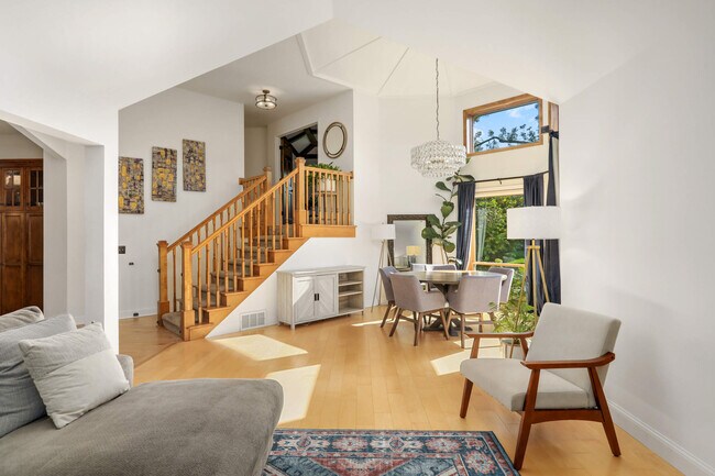 Foto del edificio - 2400 Comstock Ln N