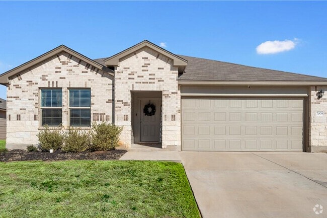 Building Photo - 7009 Llano Dr