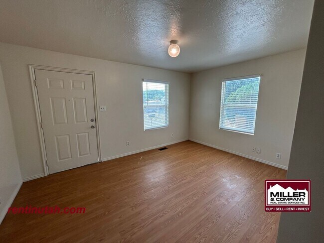 Building Photo - Updated Salt Lake Bungalow For Rent!!