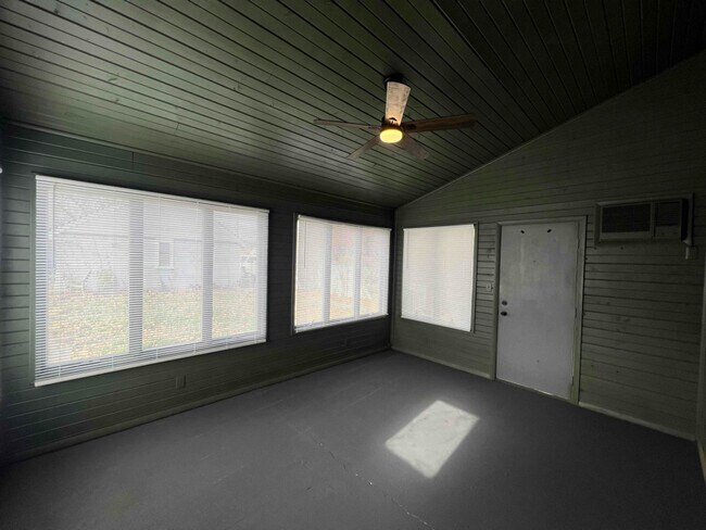 Building Photo - 1833 2nd St