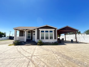 Building Photo - 2203 Portola St