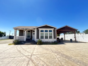 Building Photo - 2203 Portola St