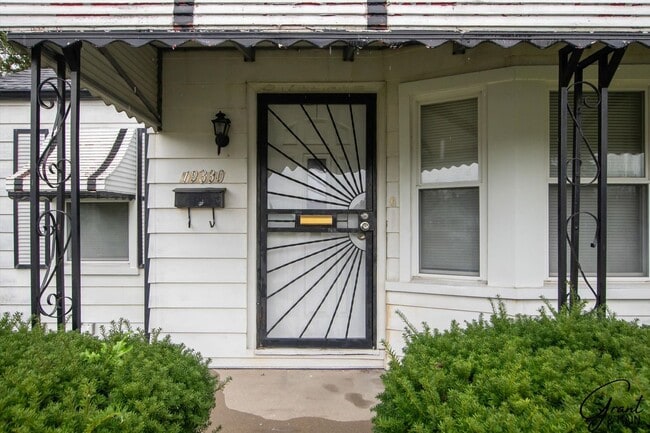 Building Photo - 3 bedroom $1150