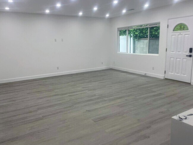 Foto del edificio - 19057 Friar St