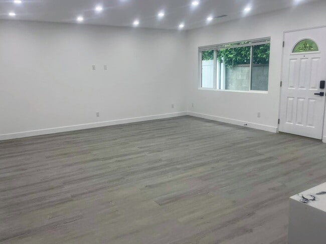 Building Photo - 19057 Friar St