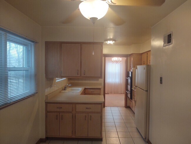 Kitchen - 4310 Oakton St