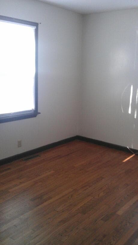 Building Photo - 3 br/1 ba - Great home/Great Space/Great Price