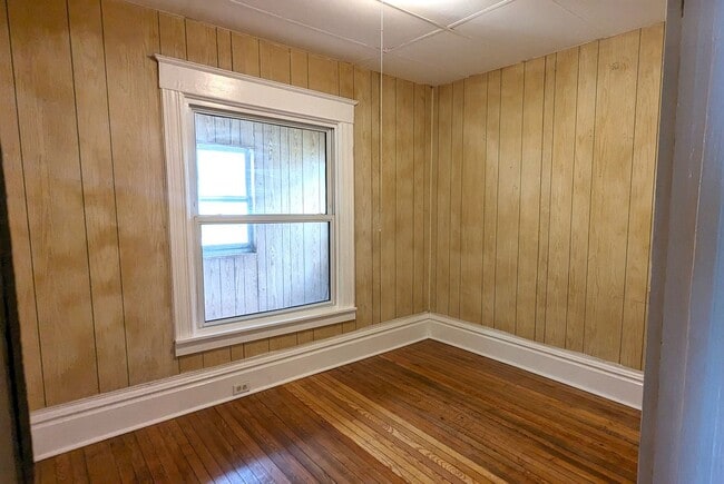 Building Photo - 2404 Leahy St